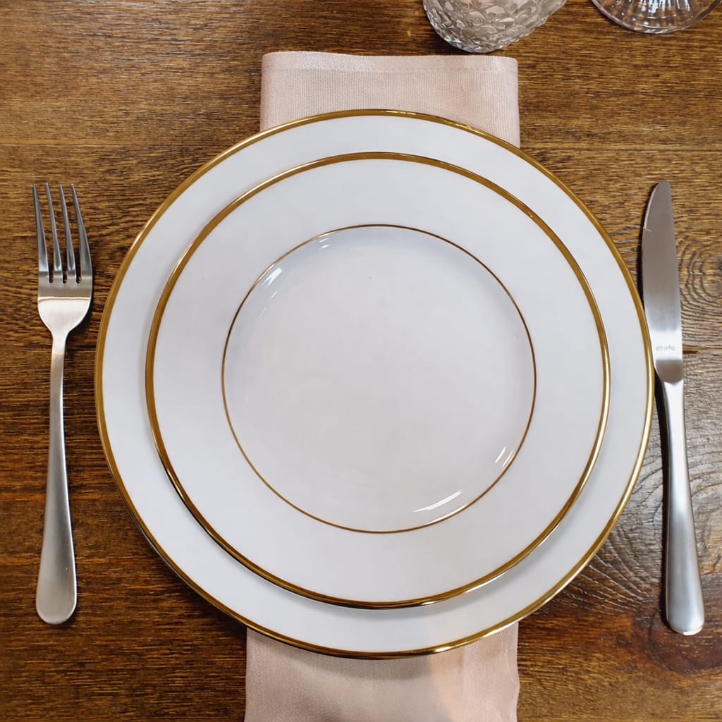 Collection d'assiettes et couverts A&A Vaisselle